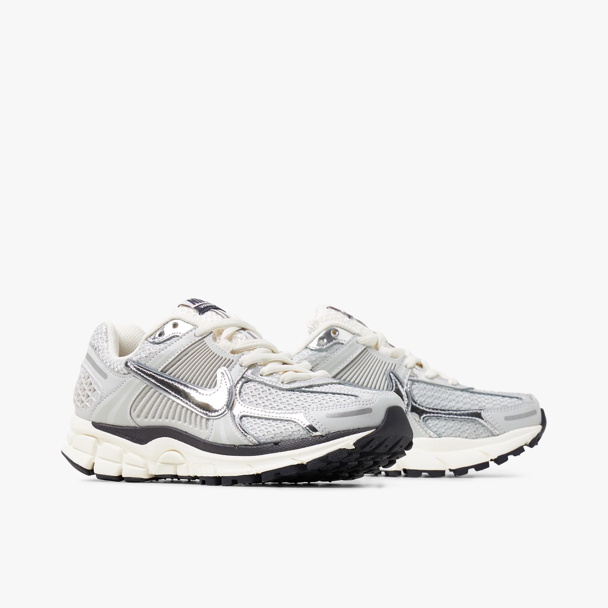 Nike Women's Zoom Vomero 5 Photon Dust / Chrome - Gridiron - Image 2