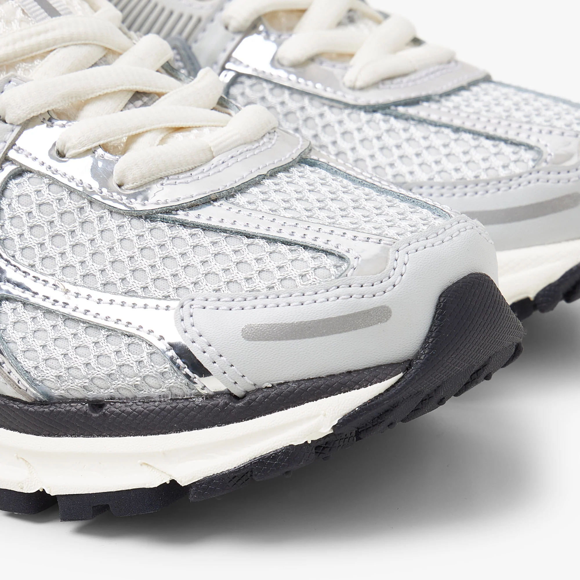 Nike Women's Zoom Vomero 5 Photon Dust / Chrome - Gridiron - Image 5