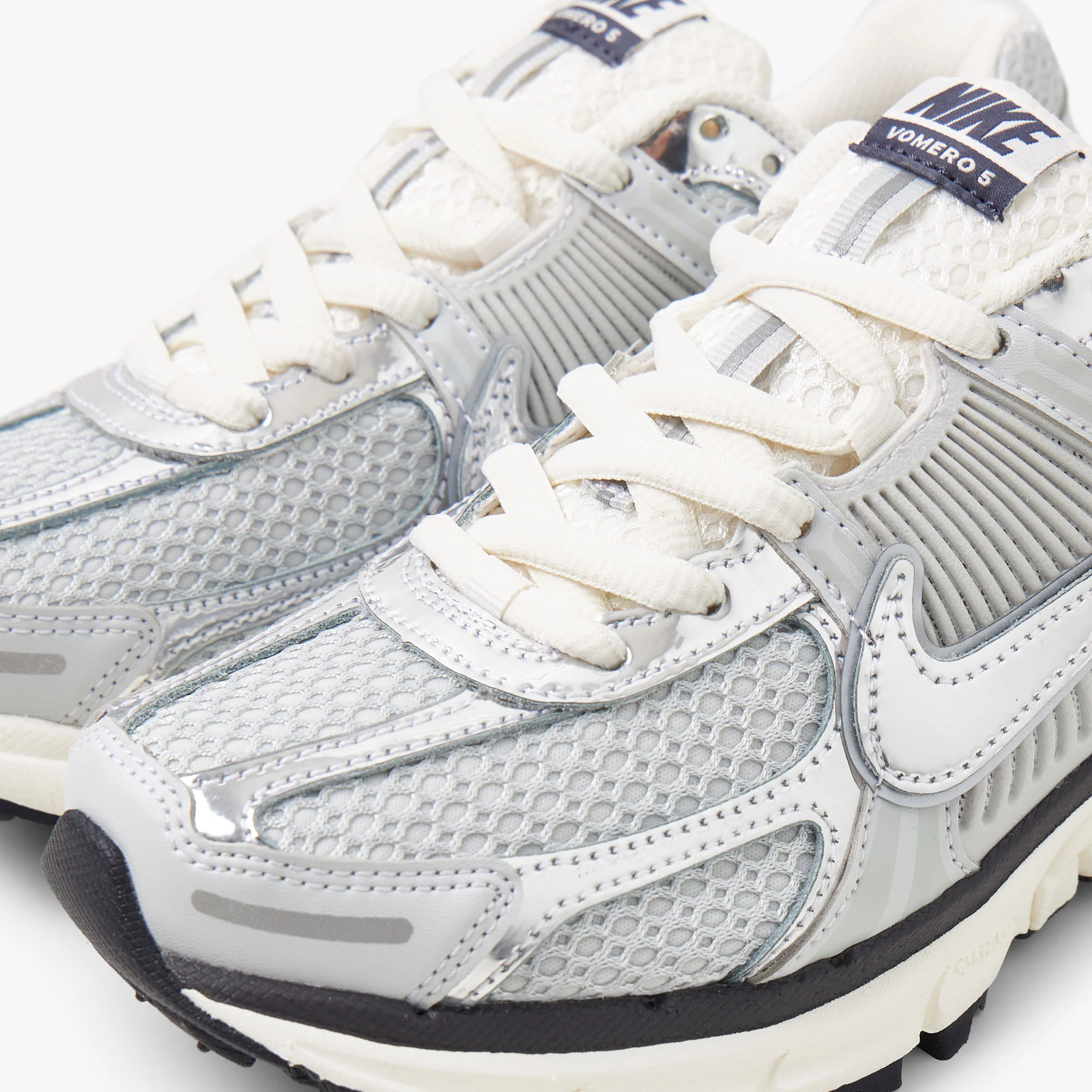 Nike Women's Zoom Vomero 5 Photon Dust / Chrome - Gridiron - Image 6