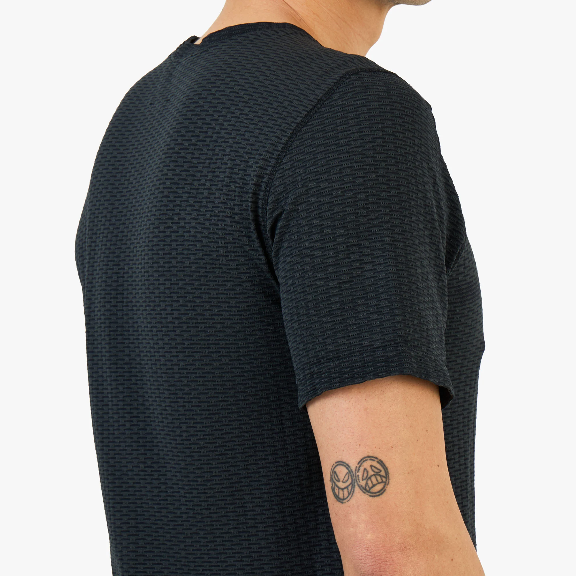 ROA Hivee Dryarn Lightweight Seamless T-Shirt / Black - Image 5