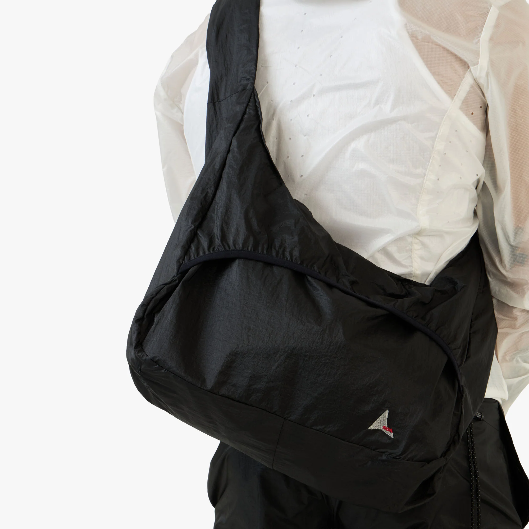 ROA LAKI Packable Knot Bag / Black - Image 7