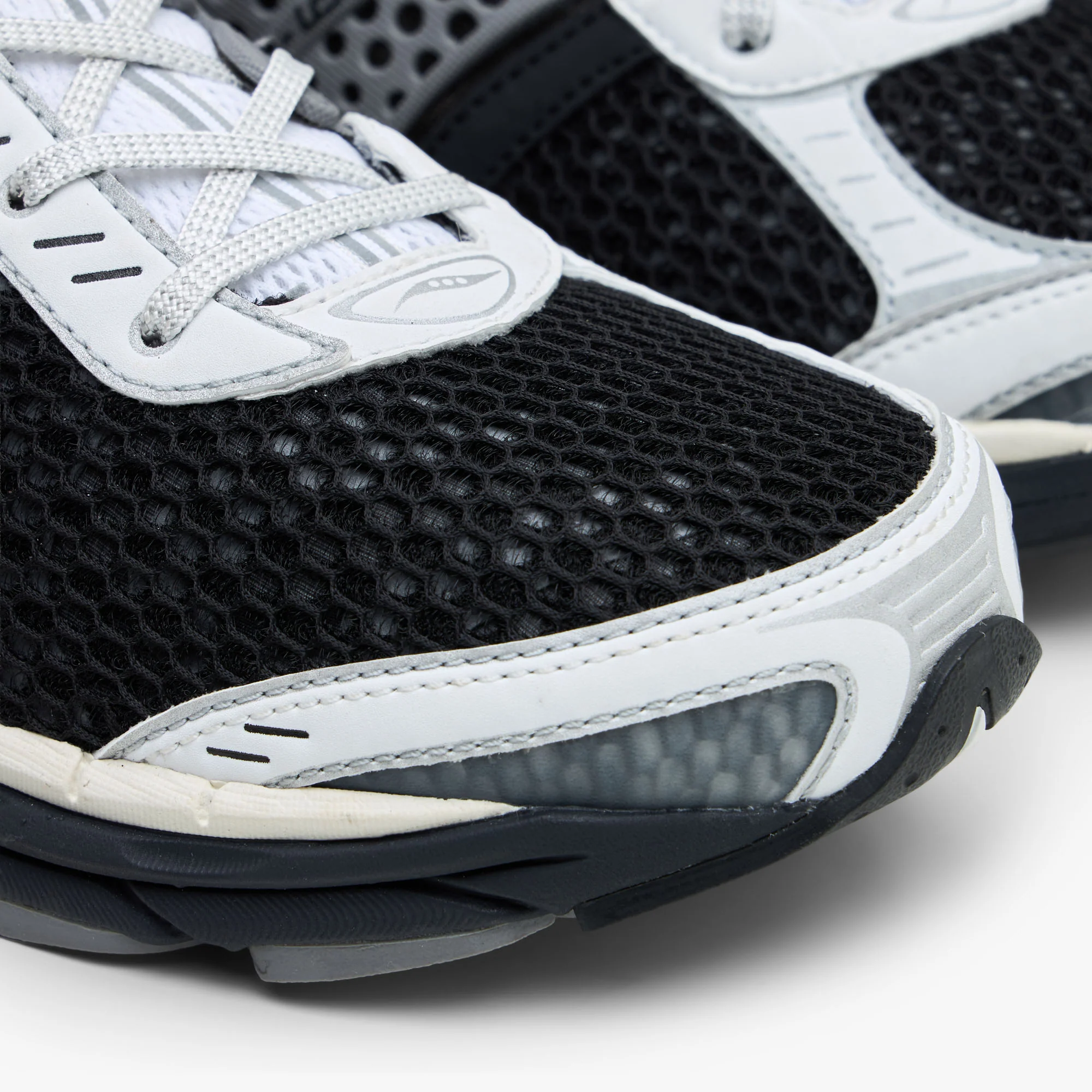 Saucony ProGrid Paramount Black / White - Image 6