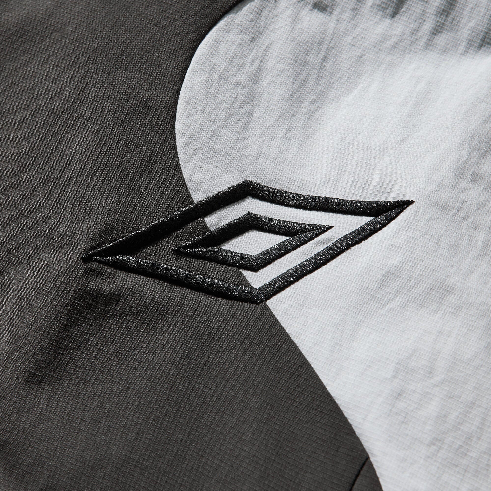Umbro Guarding Masked Tracksuit White / Dark Olive - Image 11