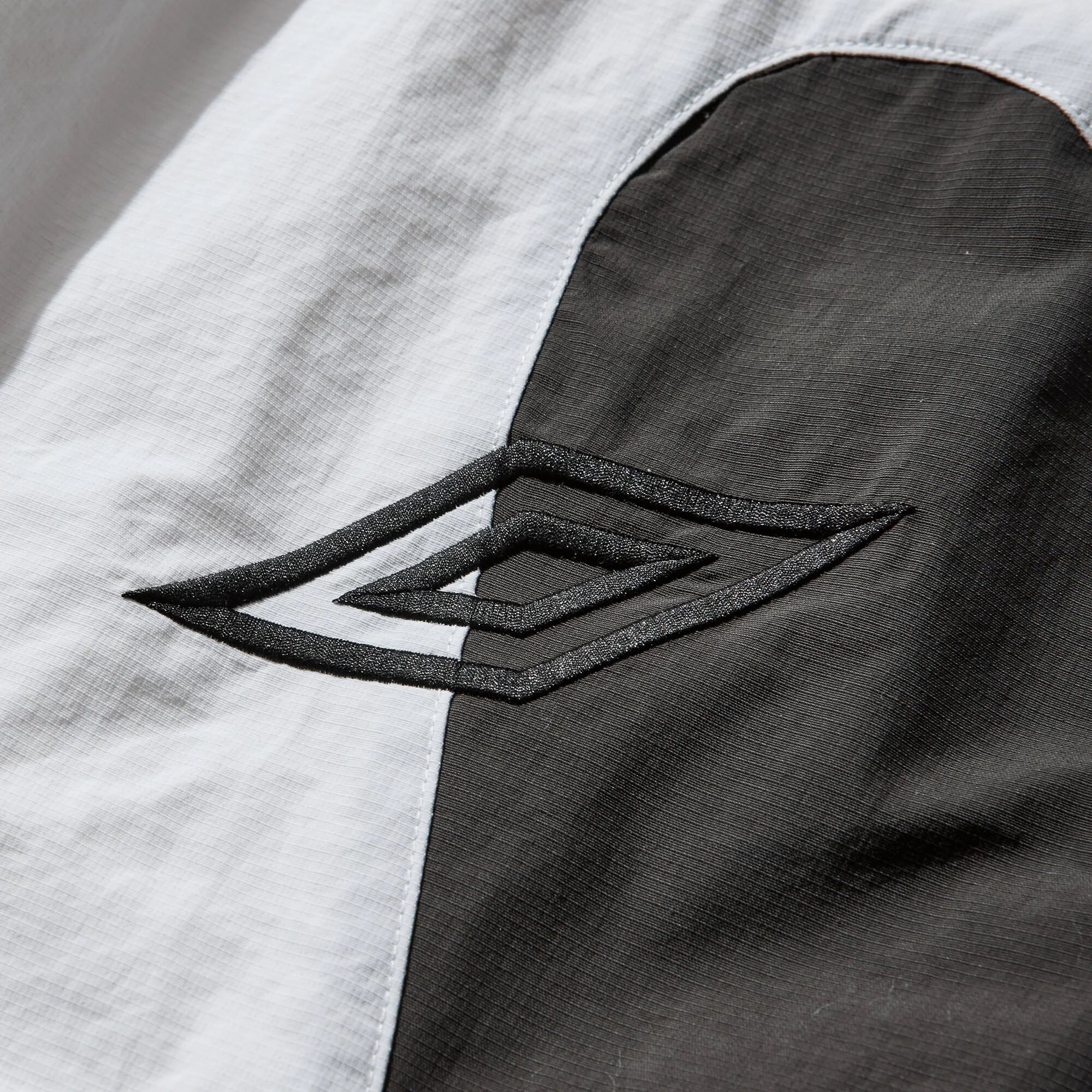 Umbro Guarding Tracksuit Pants White / Dark Olive - Image 11