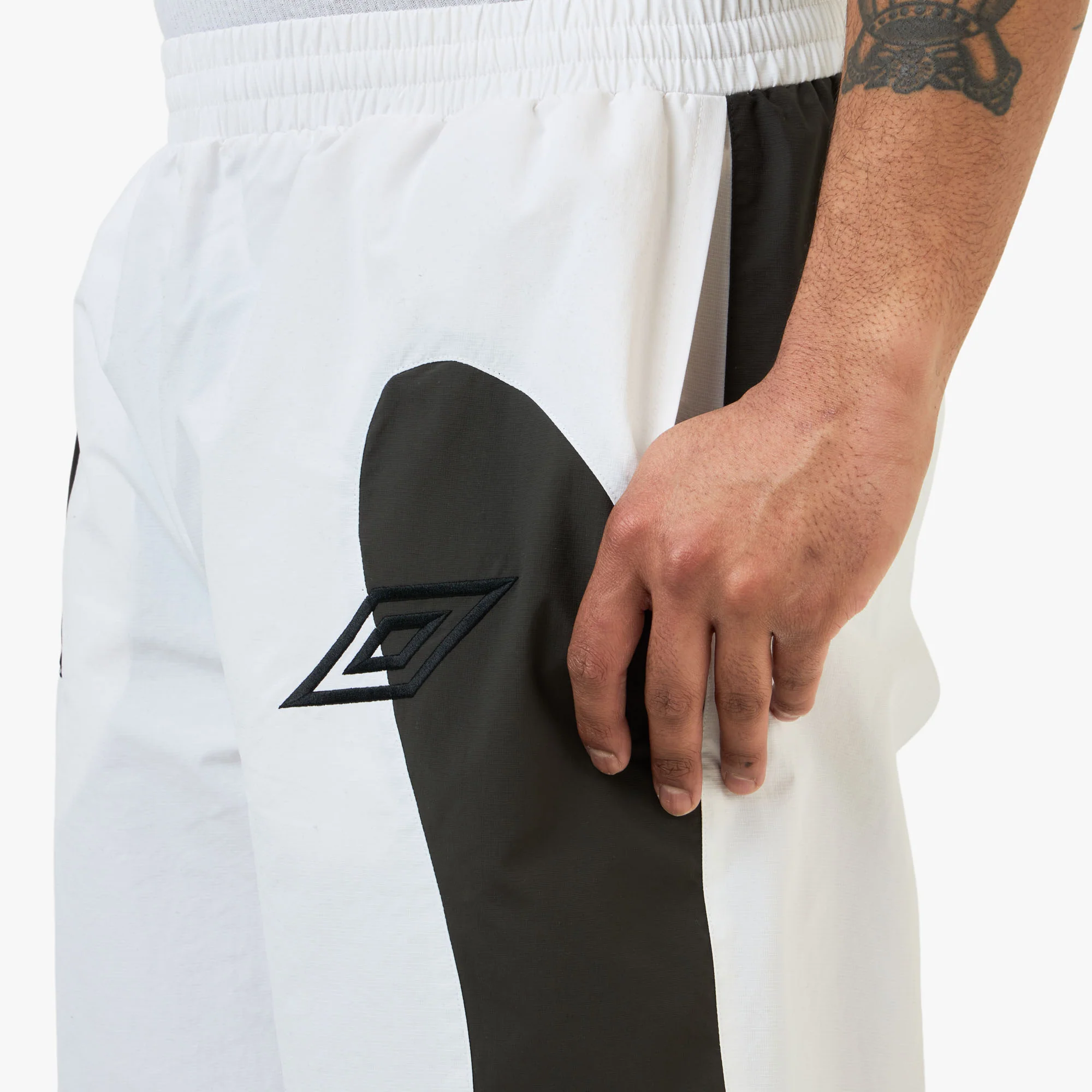 Umbro Guarding Tracksuit Pants White / Dark Olive - Image 4
